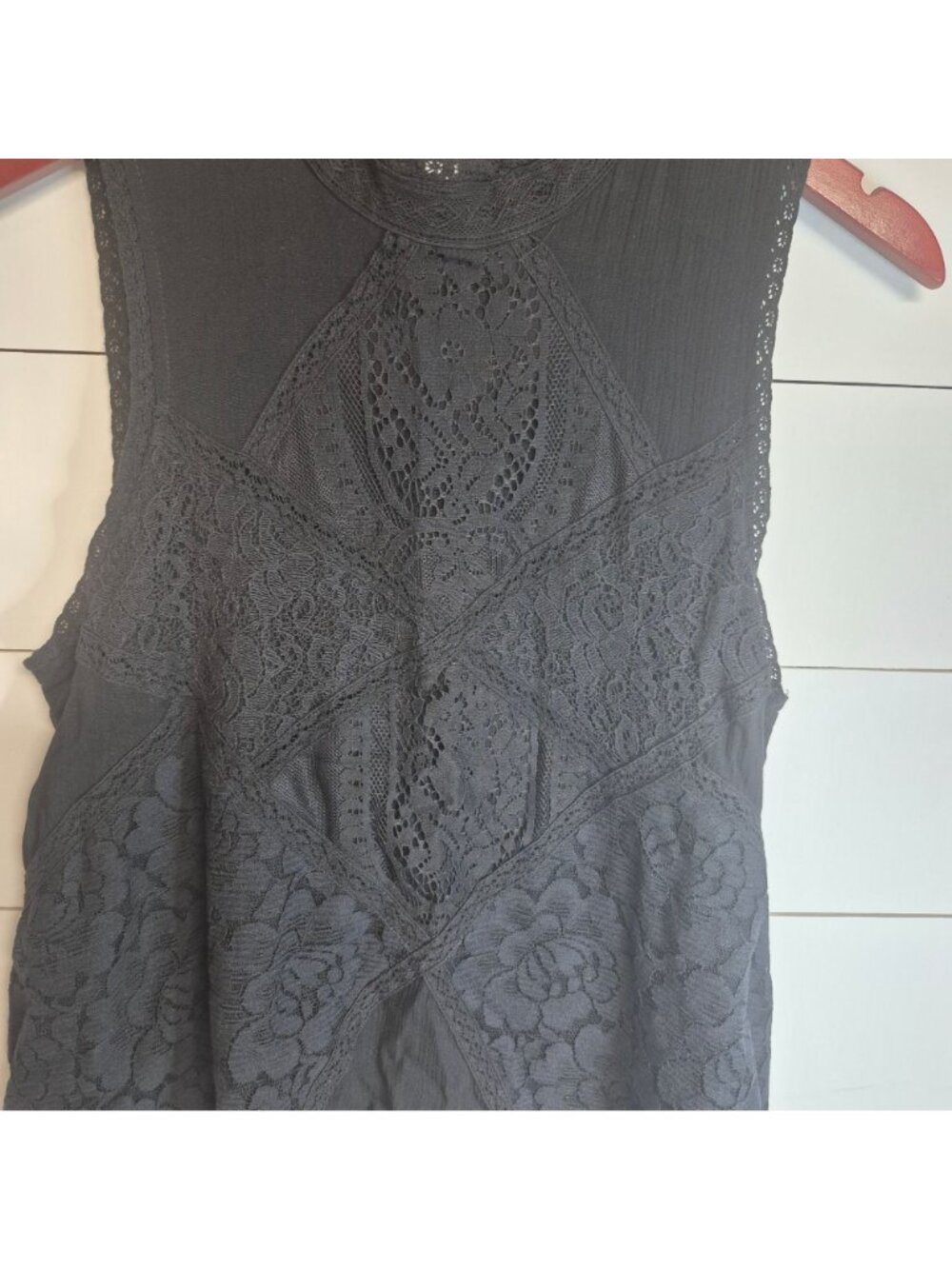 Blue Rain Women's Black Sleeveless Goth Lace Top With Keyhole Back - Picture 2 of 7
